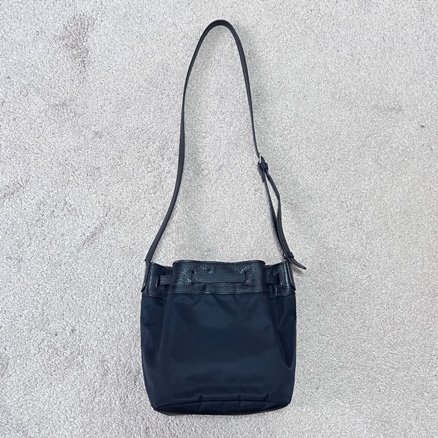 agnes b. voyage系列 2019春夏 日本限定 MS20-02 防潑水尼龍拼接皮革 單肩包 肩背包 斜背包 側背包 斜跨包 水桶包-2