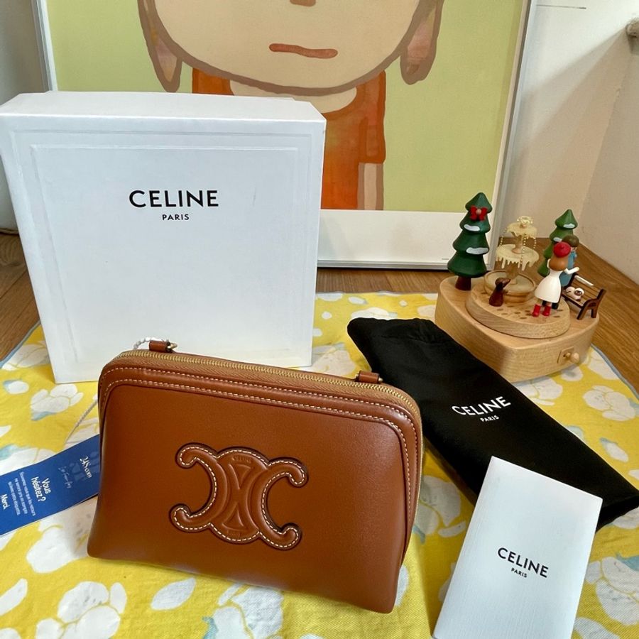 ❤️ Celine Triomphe 光滑牛皮 肩背小包 棕色-0