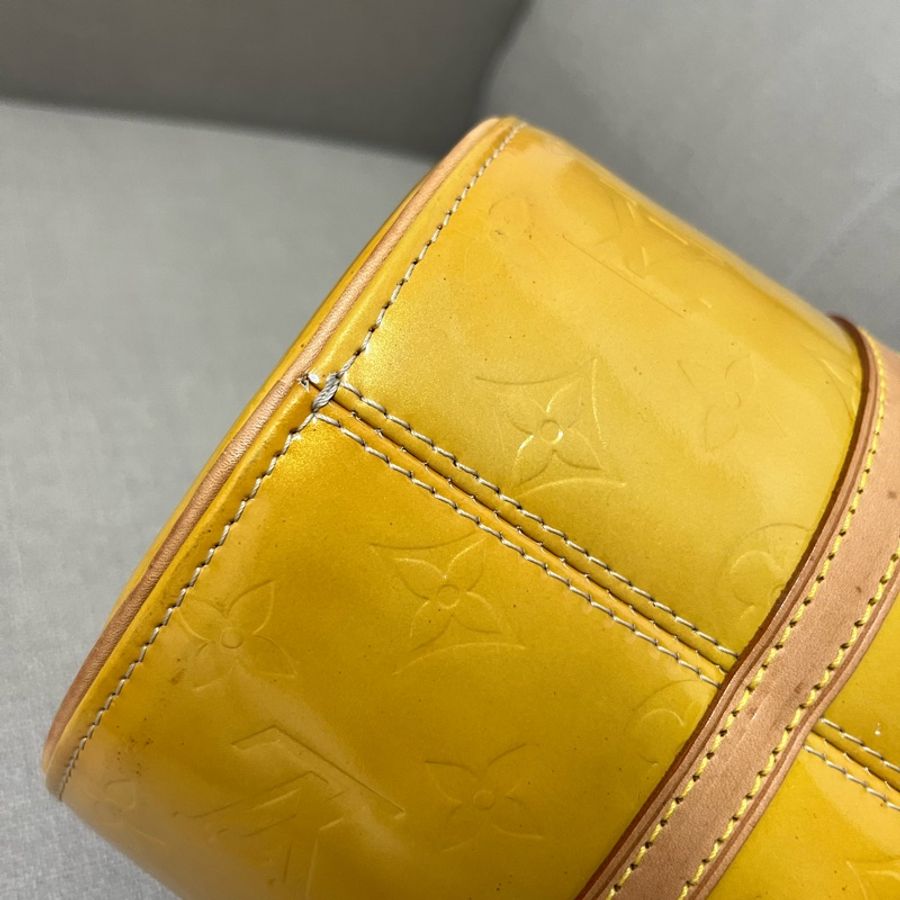 LV Vintage 漆皮壓紋圓筒包-8