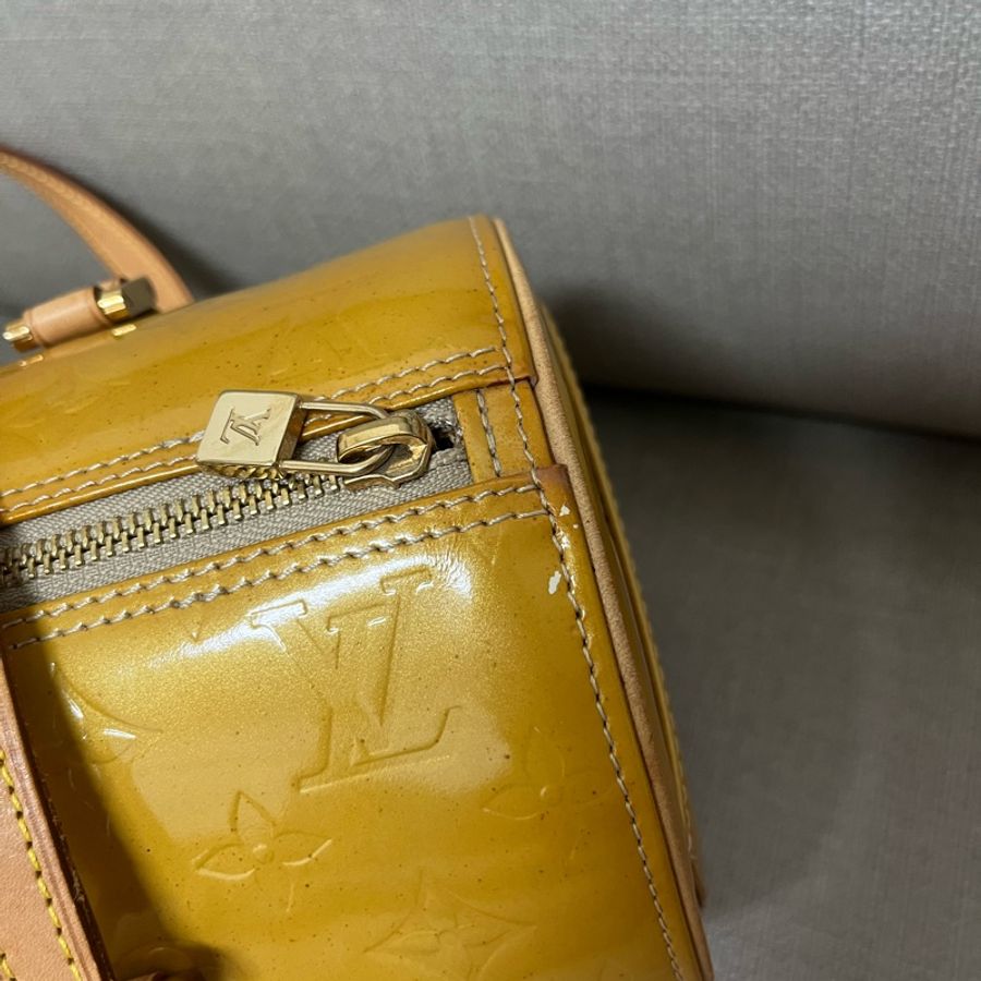 LV Vintage 漆皮壓紋圓筒包-13