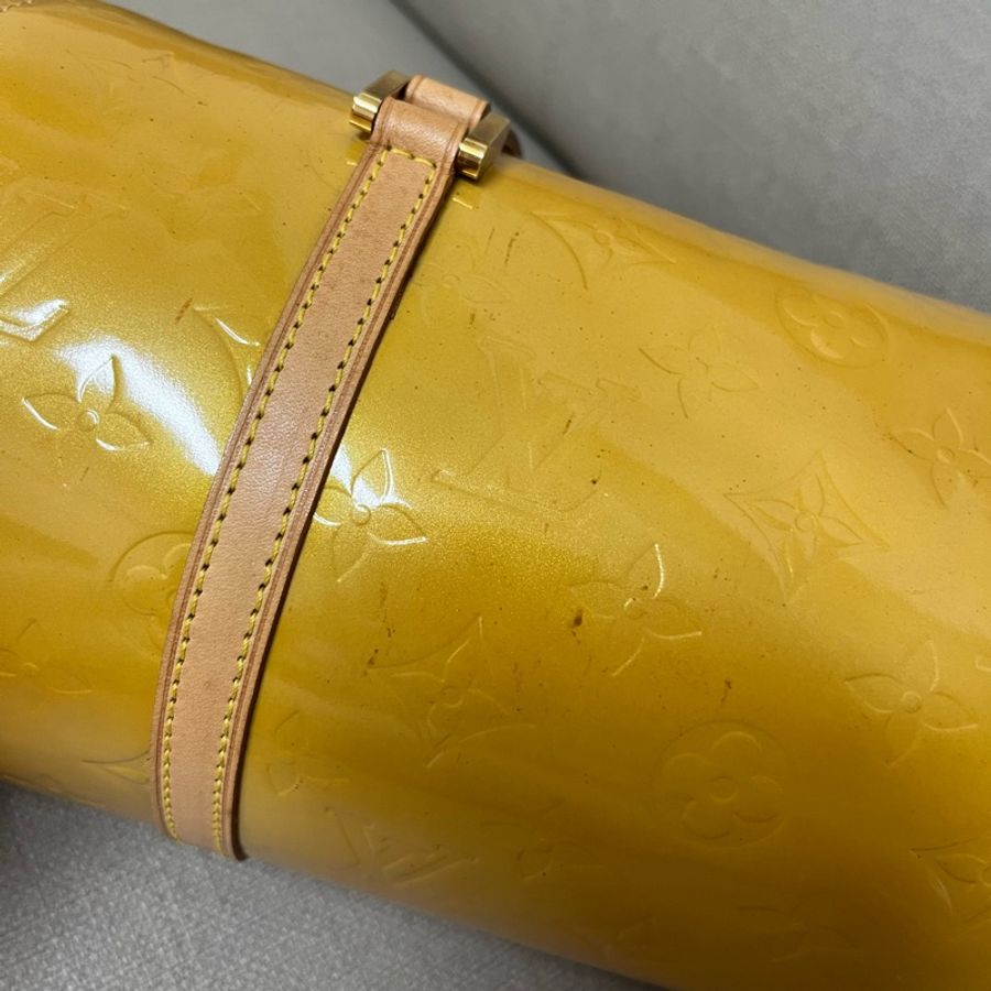 LV Vintage 漆皮壓紋圓筒包-18