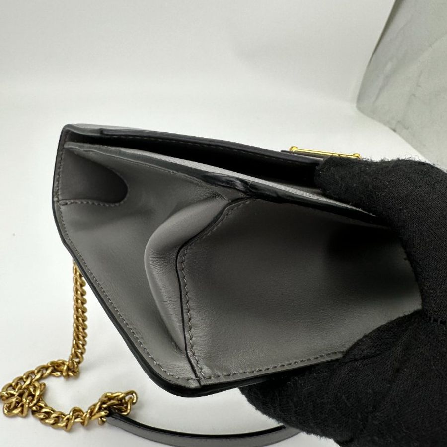 【Prada】降價咯! Pattina in pelle saffiano+soft Calf1 Marmo TU 灰色 肩背包-12