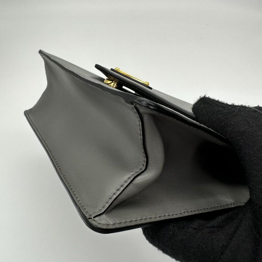 【Prada】降價咯! Pattina in pelle saffiano+soft Calf1 Marmo TU 灰色 肩背包-13