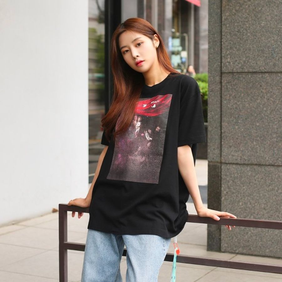 Off White 中性款圓領卡拉瓦喬油畫圖騰短袖上衣 黑 XS/S (購買請訊息告知尺寸)-3