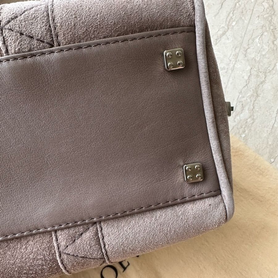 全新 LOEWE 羅威 紫藕色麂皮經典 Amazona 包包-20