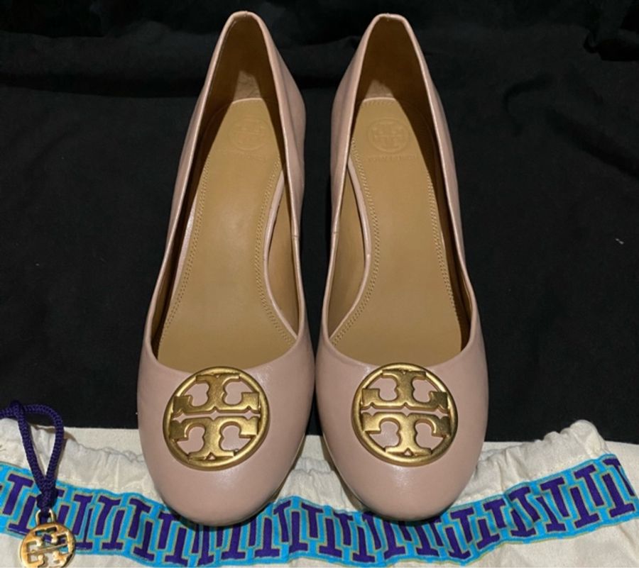 Tory Burch 經典logo粉膚粗跟鞋#7.5-17
