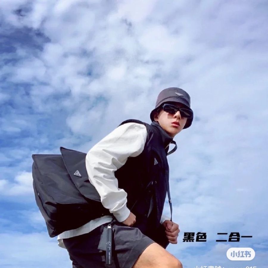 「預購」Prada 爆款大號黑色郵差包 再生尼龍大號夾棉掛肩袋-6