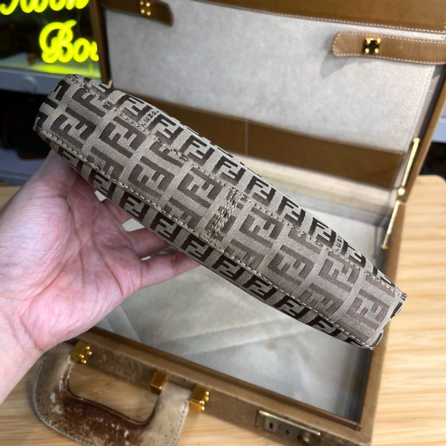 FENDI vintage中古款淺棕色小原花麻將包-3