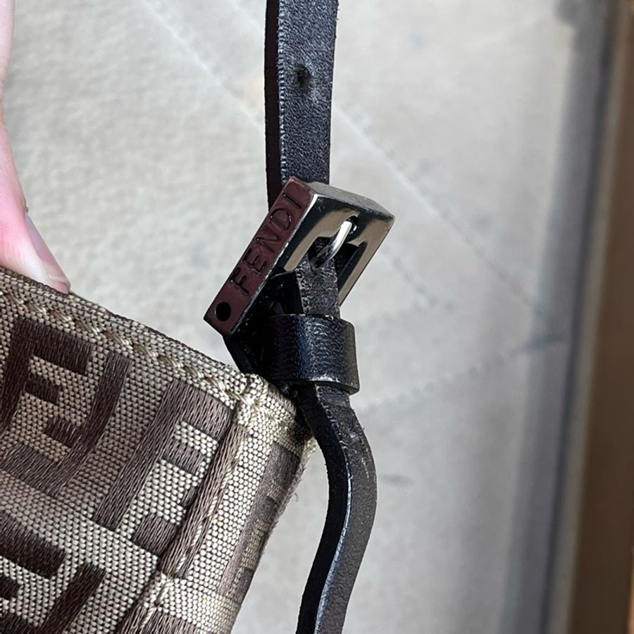 FENDI vintage中古款淺棕色小原花麻將包-9