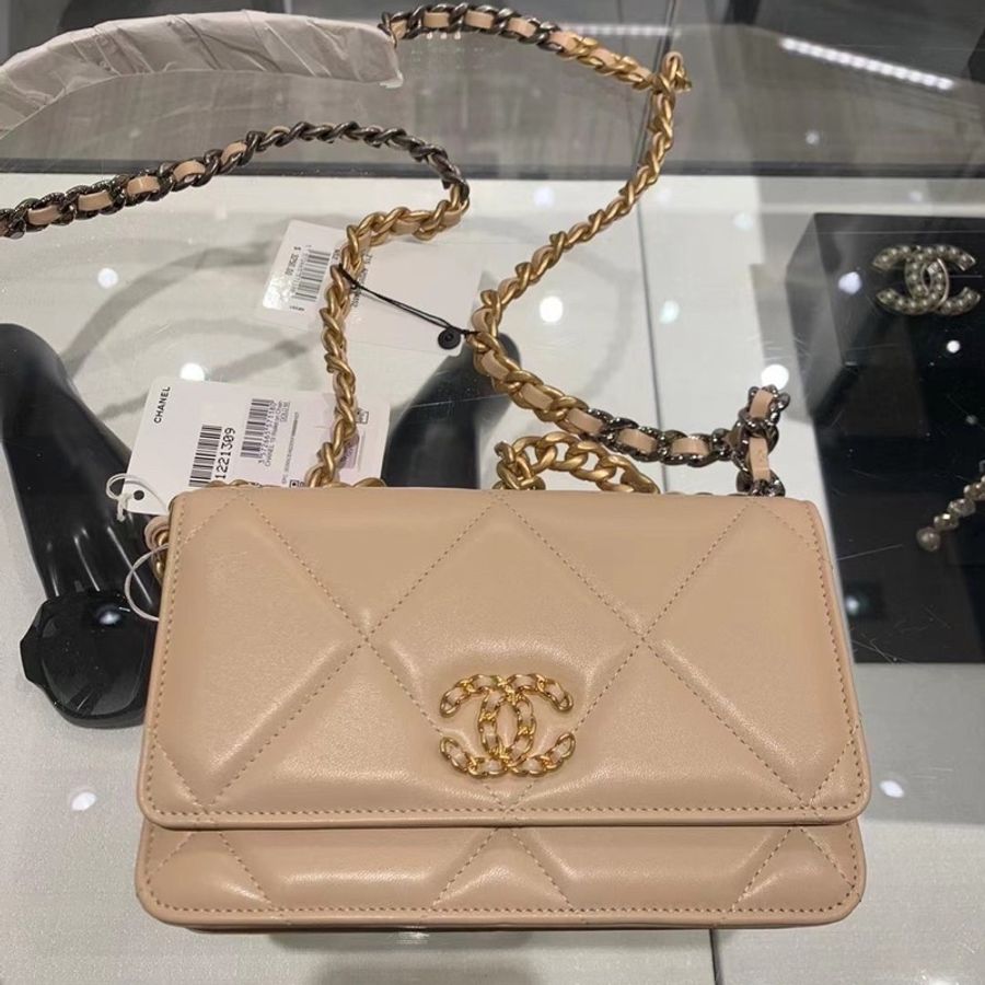 Chanel香奈兒 19系列經典金屬雙C LOGO菱格紋小羊皮金銀雙色鍊帶WOC手提/斜背包 N5025杏粉奶茶/金釦-0