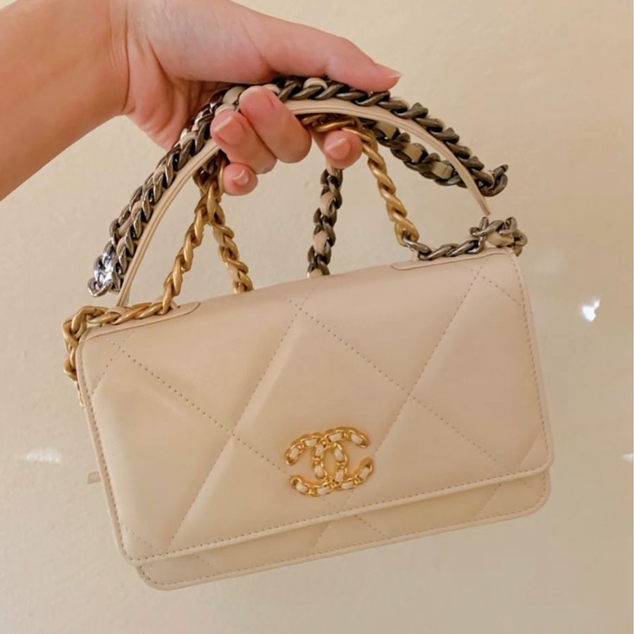 Chanel香奈兒 19系列經典金屬雙C LOGO菱格紋小羊皮金銀雙色鍊帶WOC手提/斜背包 N5025杏粉奶茶/金釦-6