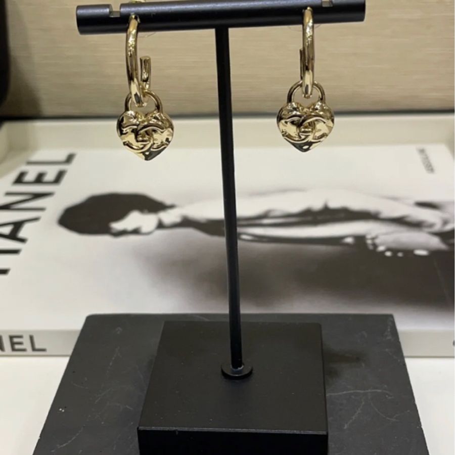 Chanel香奈兒 經典雙C LOGO 愛心書包釦垂墜 圈圈造型穿式耳環 金色-7