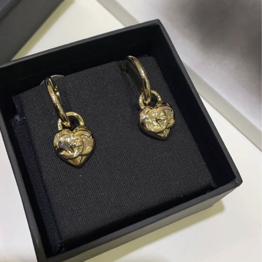 Chanel香奈兒 經典雙C LOGO 愛心書包釦垂墜 圈圈造型穿式耳環 金色-9