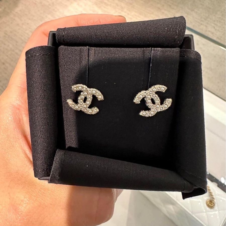 Chanel 香奈兒 經典雙C LOGO 大小珍珠鑲嵌穿式耳環 金色-0