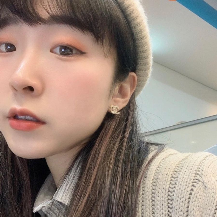 Chanel 香奈兒 經典雙C LOGO 大小珍珠鑲嵌穿式耳環 金色-5