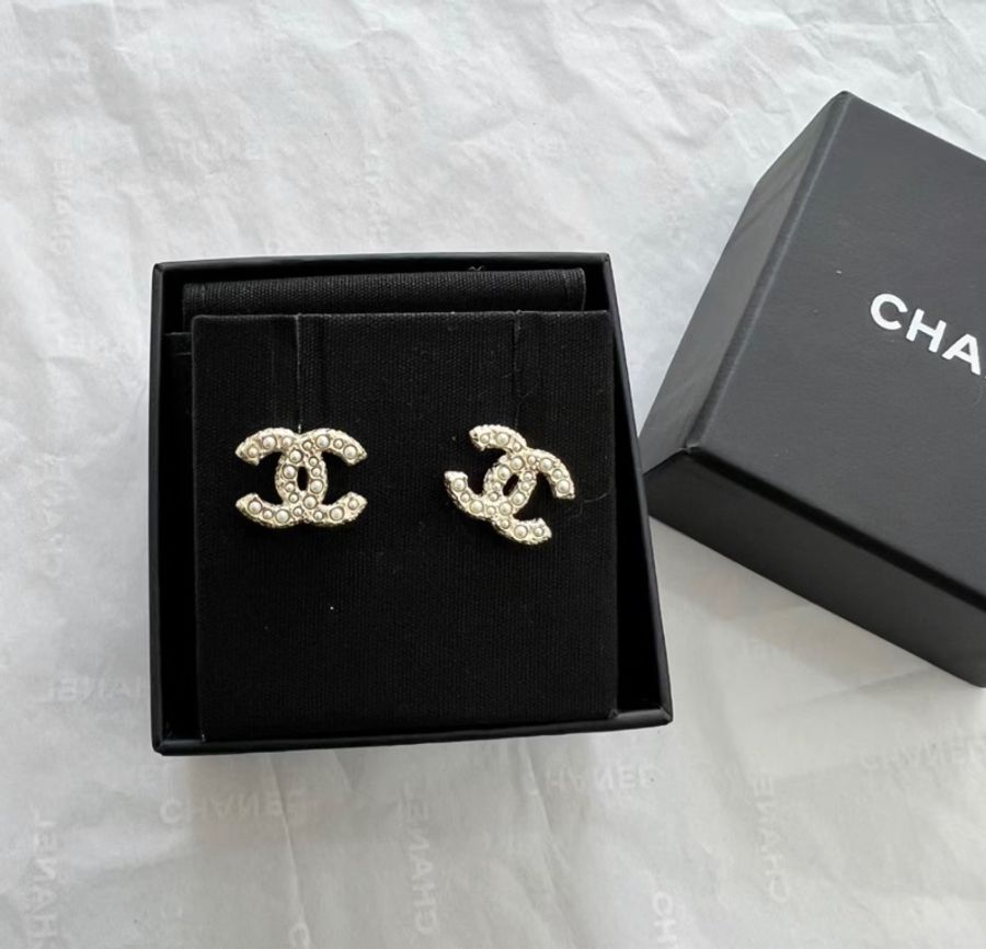 Chanel 香奈兒 經典雙C LOGO 大小珍珠鑲嵌穿式耳環 金色-9