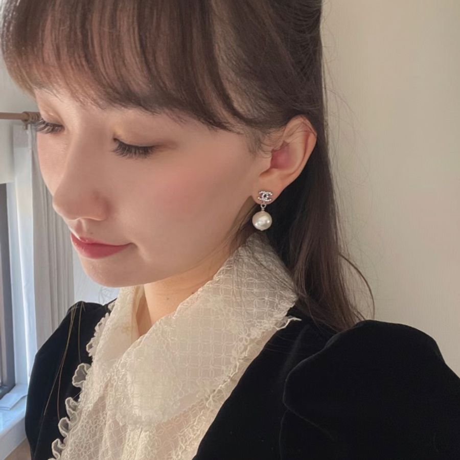 Chanel香奈兒 經典雙C LOGO 水鑽鑲嵌 珍珠墜飾穿式耳環 銀色-3