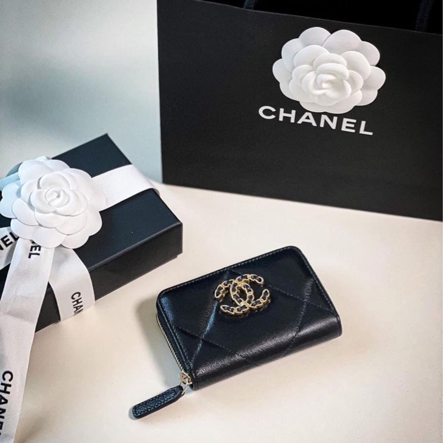 Chanel香奈兒 19系列經典金屬雙C LOGO菱格紋滑面小羊皮ㄇ字拉鍊卡夾/零錢包 黑金/金釦-2