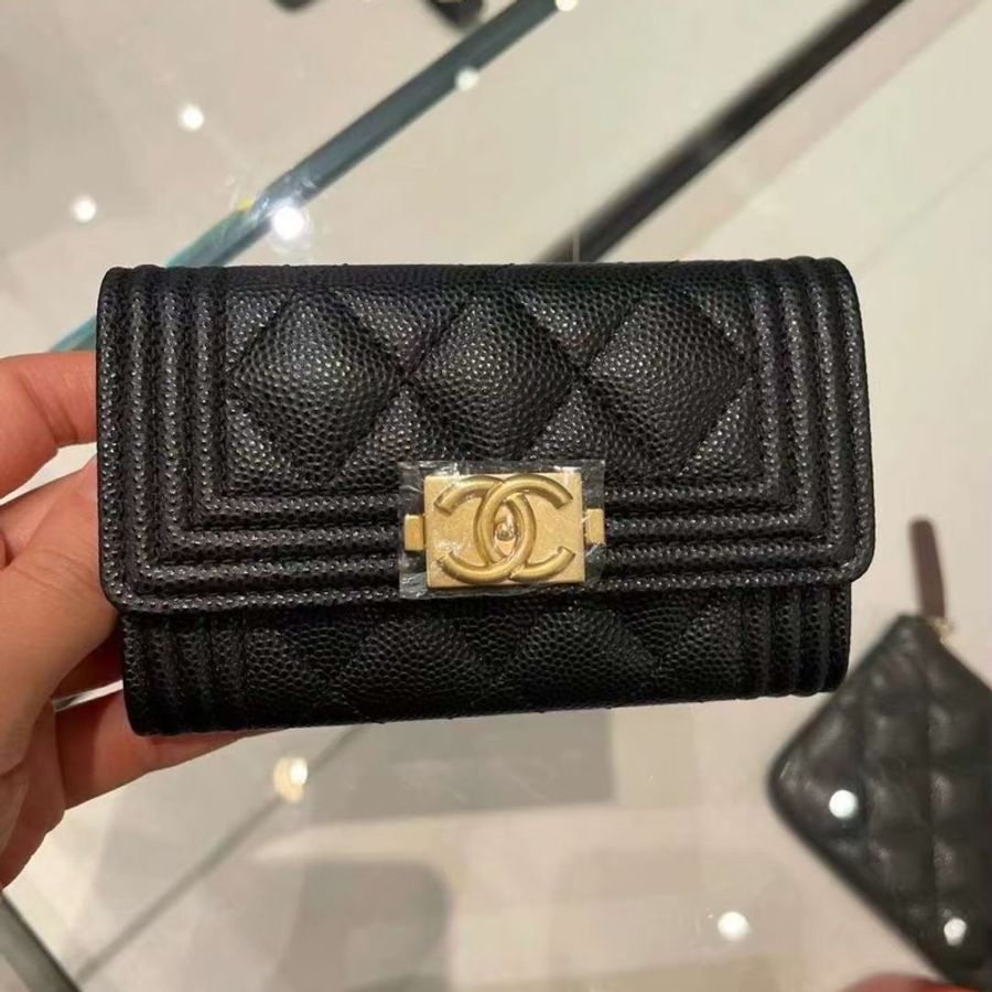 Chanel 香奈兒 BOY系列經典雙C LOGO菱格紋荔枝小牛皮暗扣翻蓋單層卡片夾/零錢包 黑色/金釦-0