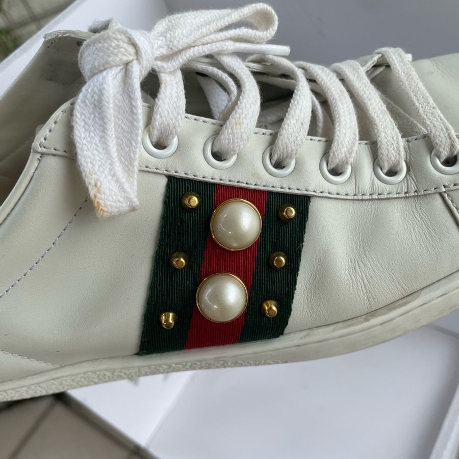 GUCCI Ace 鉚釘珍珠細節牛皮繫帶小白鞋37-2