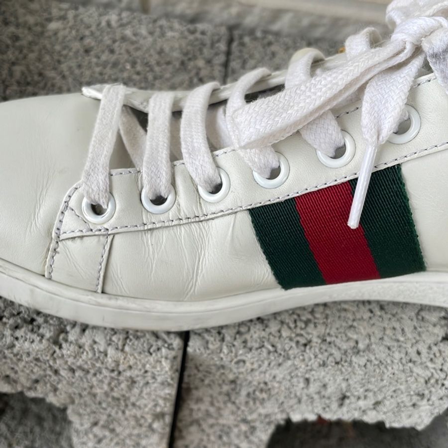 GUCCI Ace 鉚釘珍珠細節牛皮繫帶小白鞋37-12