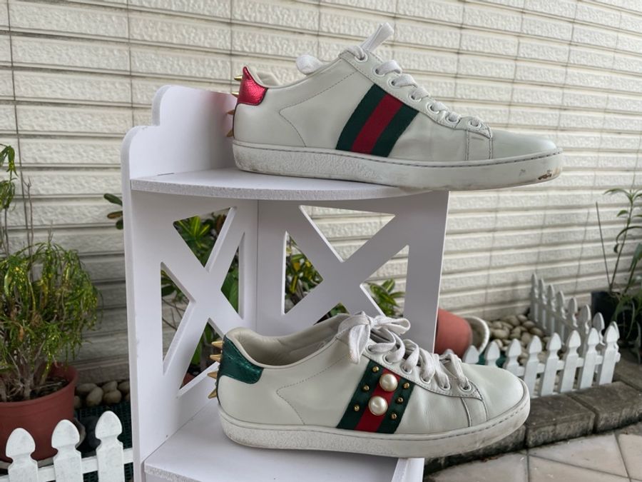 GUCCI Ace 鉚釘珍珠細節牛皮繫帶小白鞋37-13