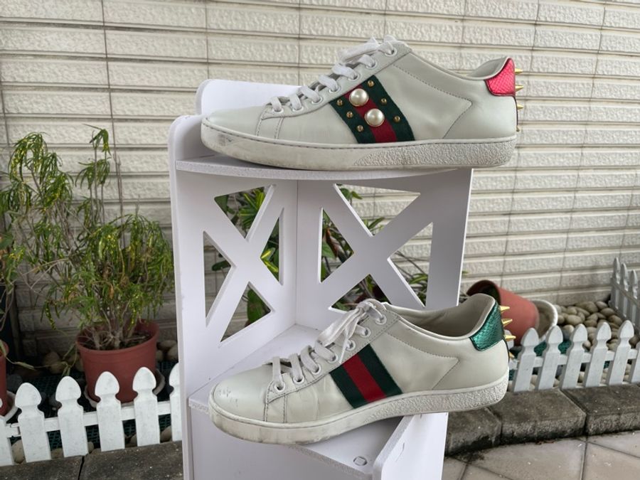 GUCCI Ace 鉚釘珍珠細節牛皮繫帶小白鞋37-14