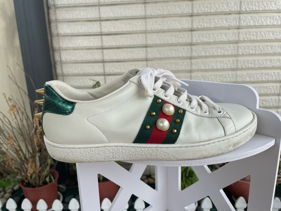 GUCCI Ace 鉚釘珍珠細節牛皮繫帶小白鞋37-19