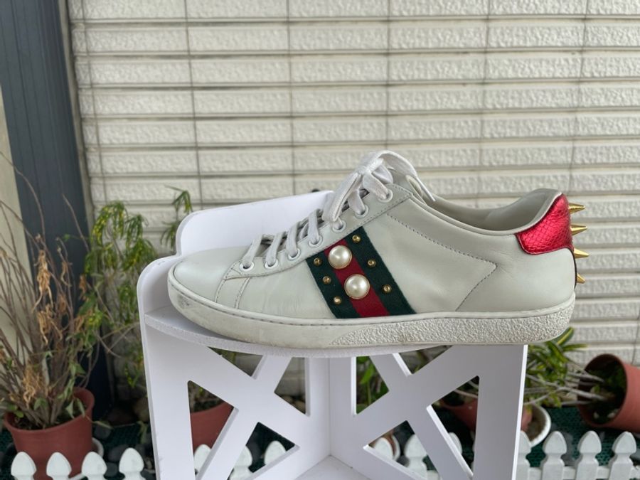 GUCCI Ace 鉚釘珍珠細節牛皮繫帶小白鞋37-21