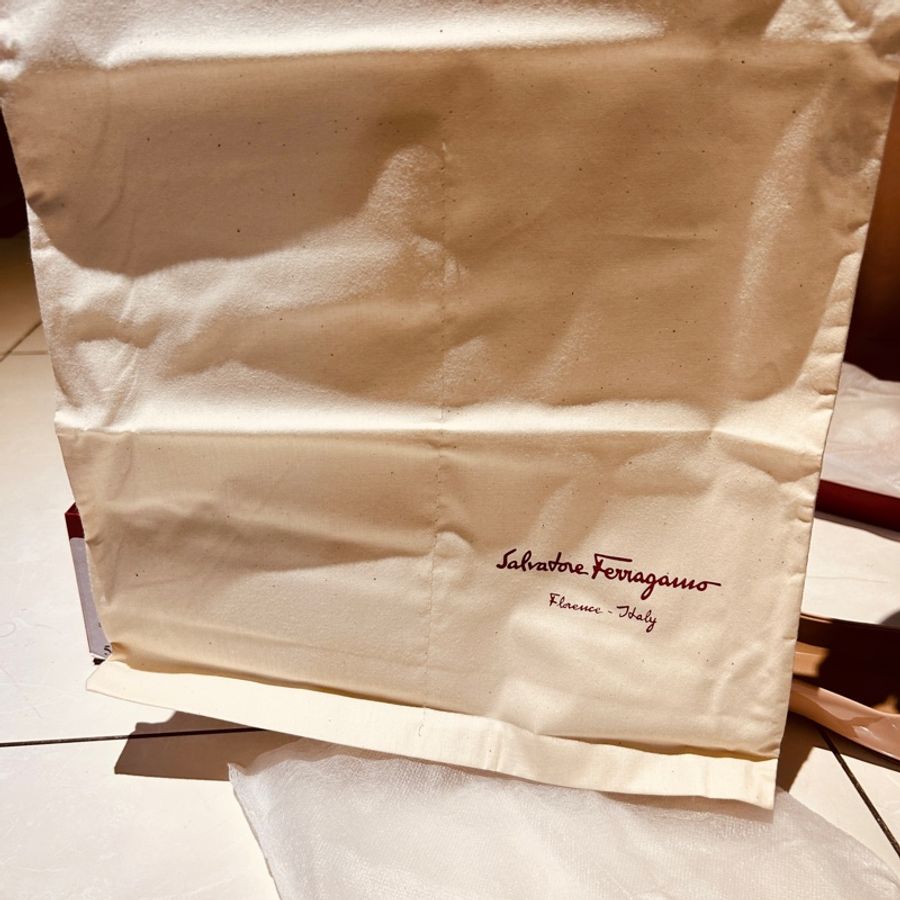 Salvatore Ferragamo VARINA 漆皮娃娃鞋 粉裸色 價錢可議-2