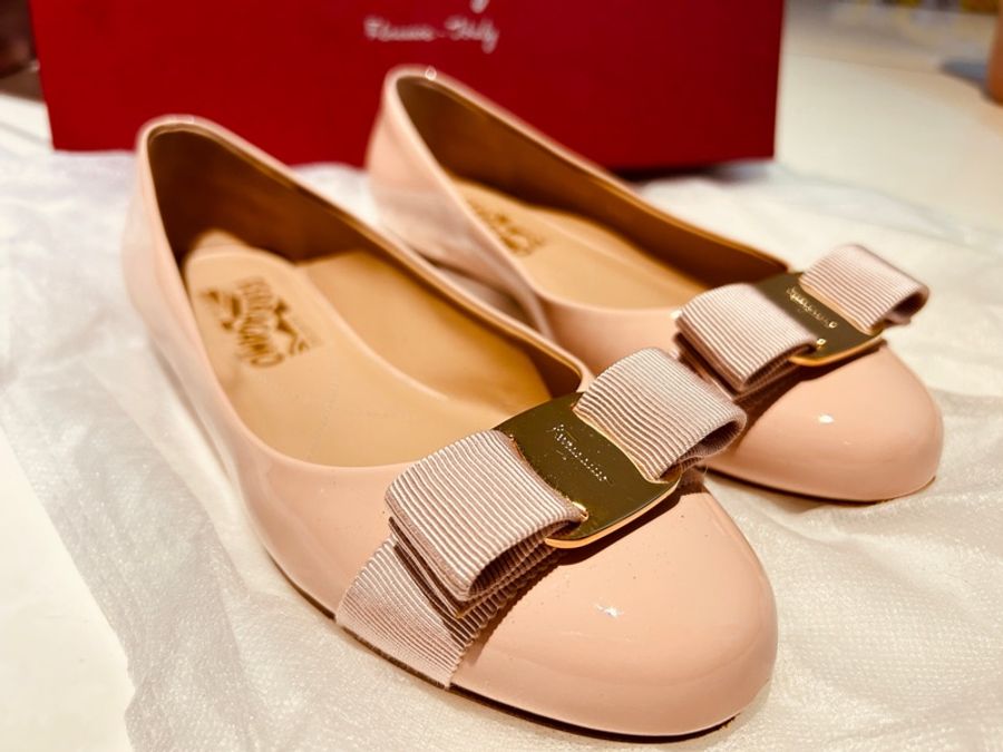 Salvatore Ferragamo VARINA 漆皮娃娃鞋 粉裸色 價錢可議-8