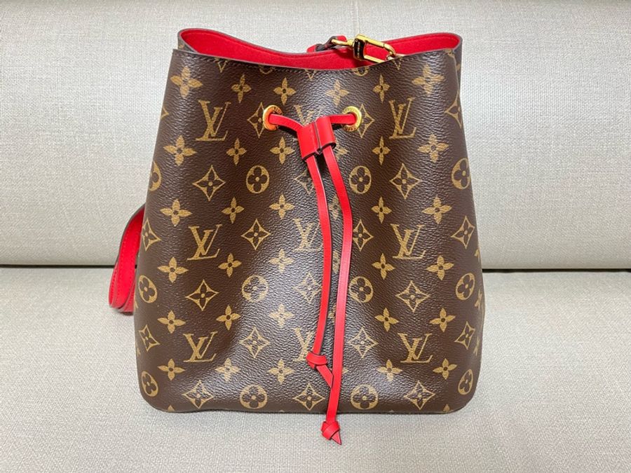 LV 紅色花紋水桶包-0