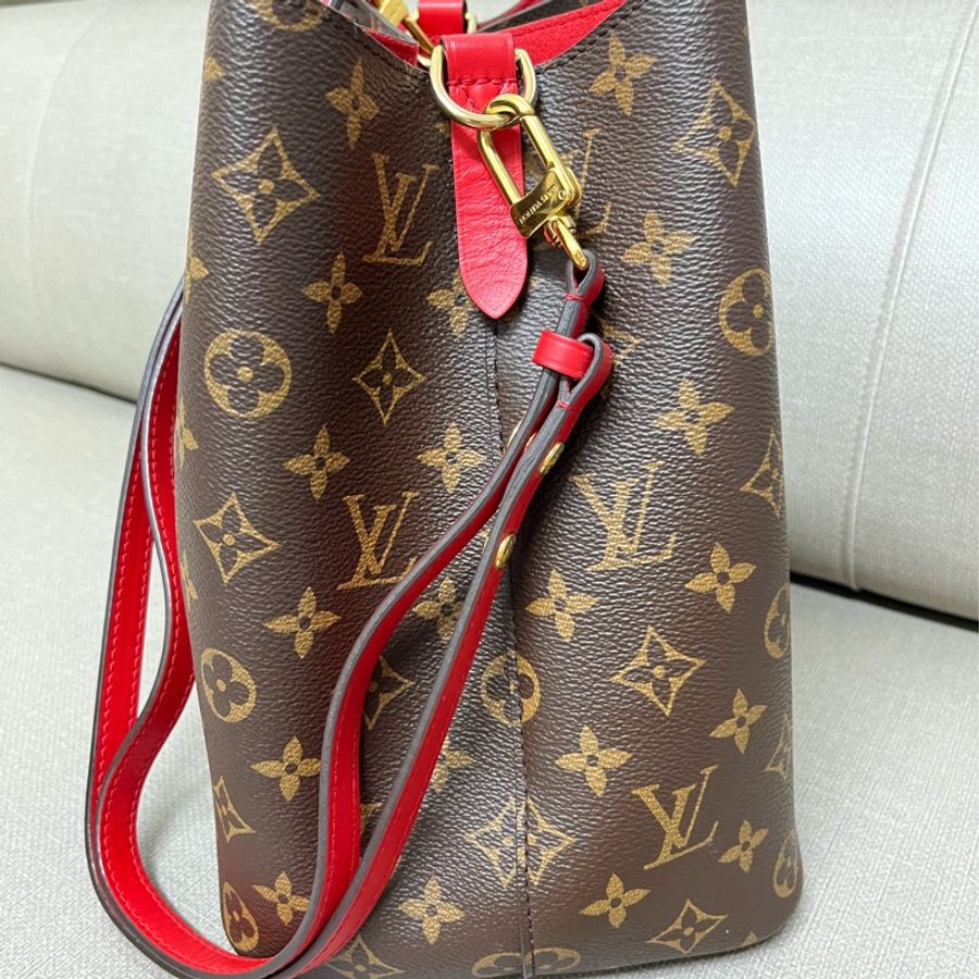 LV 紅色花紋水桶包-3