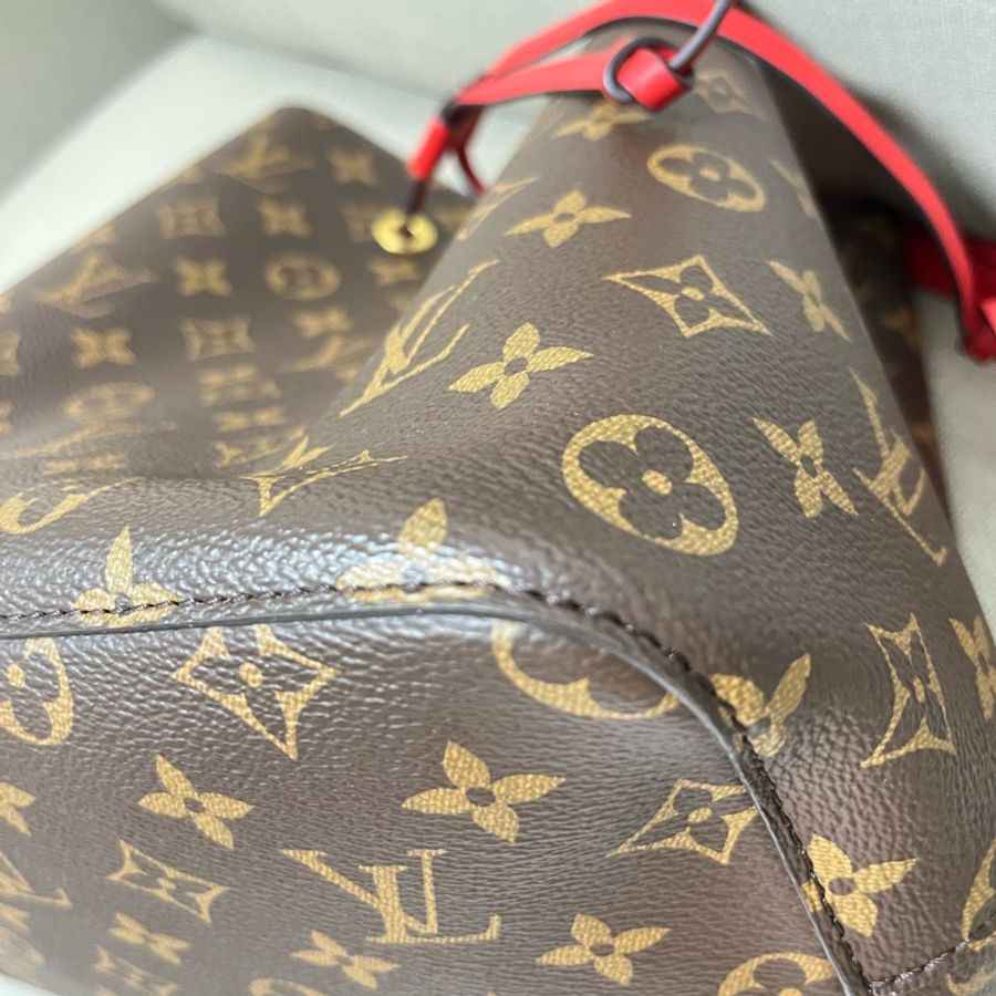 LV 紅色花紋水桶包-7