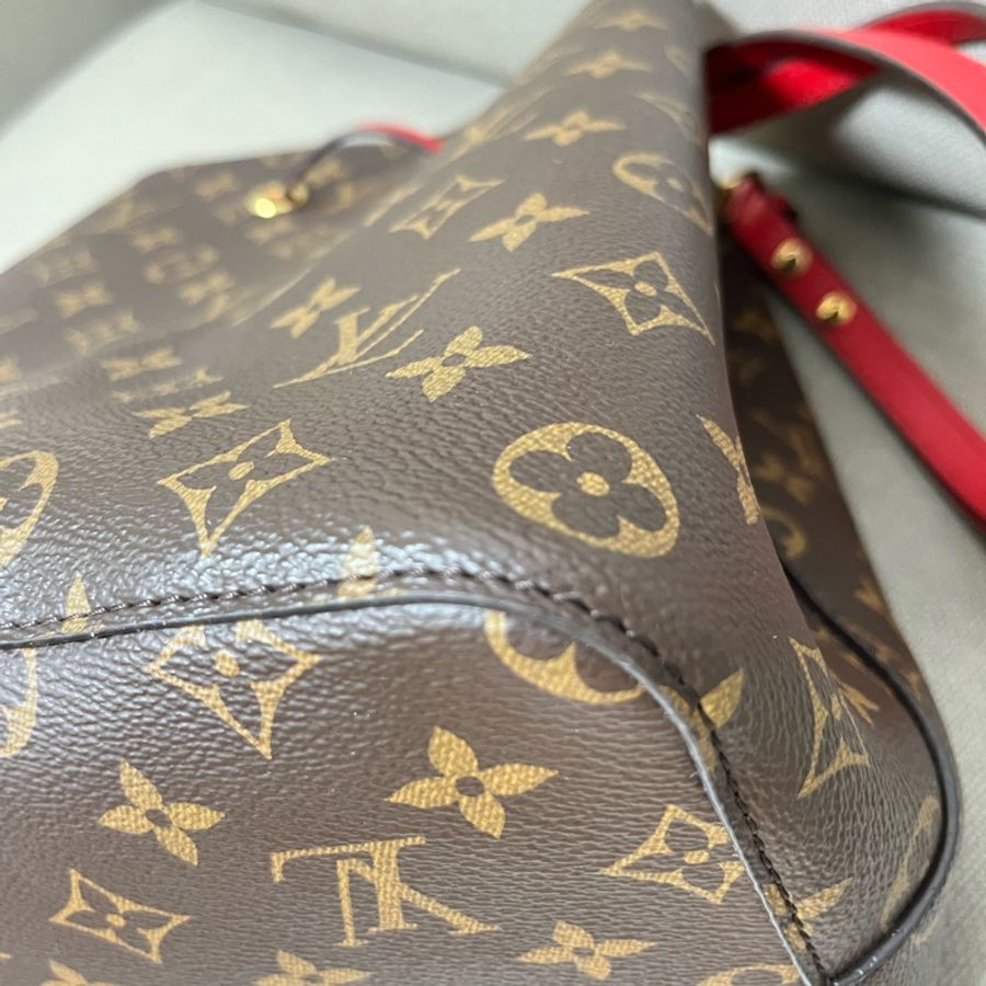 LV 紅色花紋水桶包-9