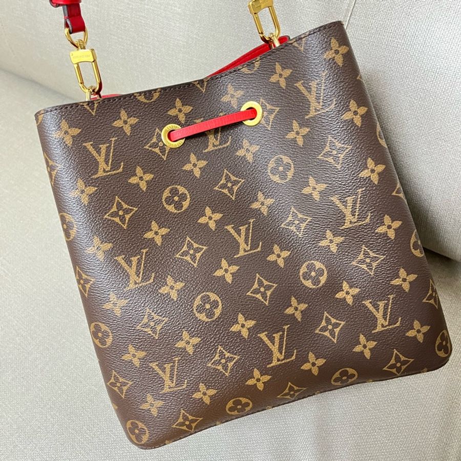 LV 紅色花紋水桶包-11