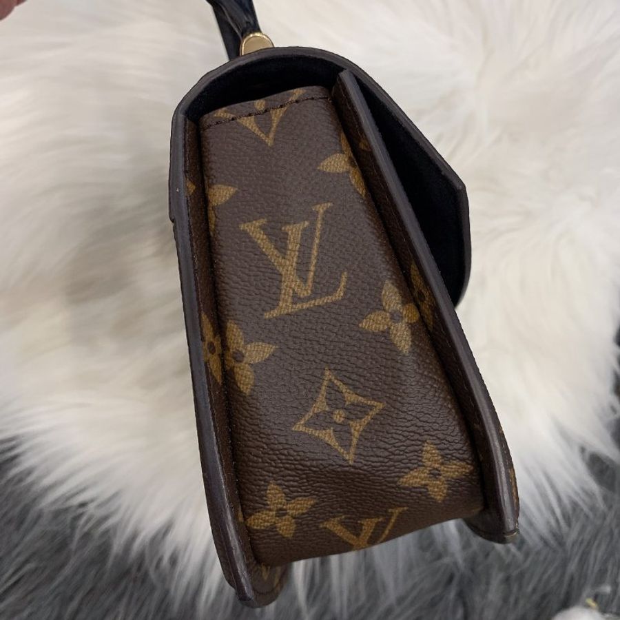 Louis Vuitton LV 字紋雙拼色TILSITT 扇形包/二用包/斜背包/手提包-3