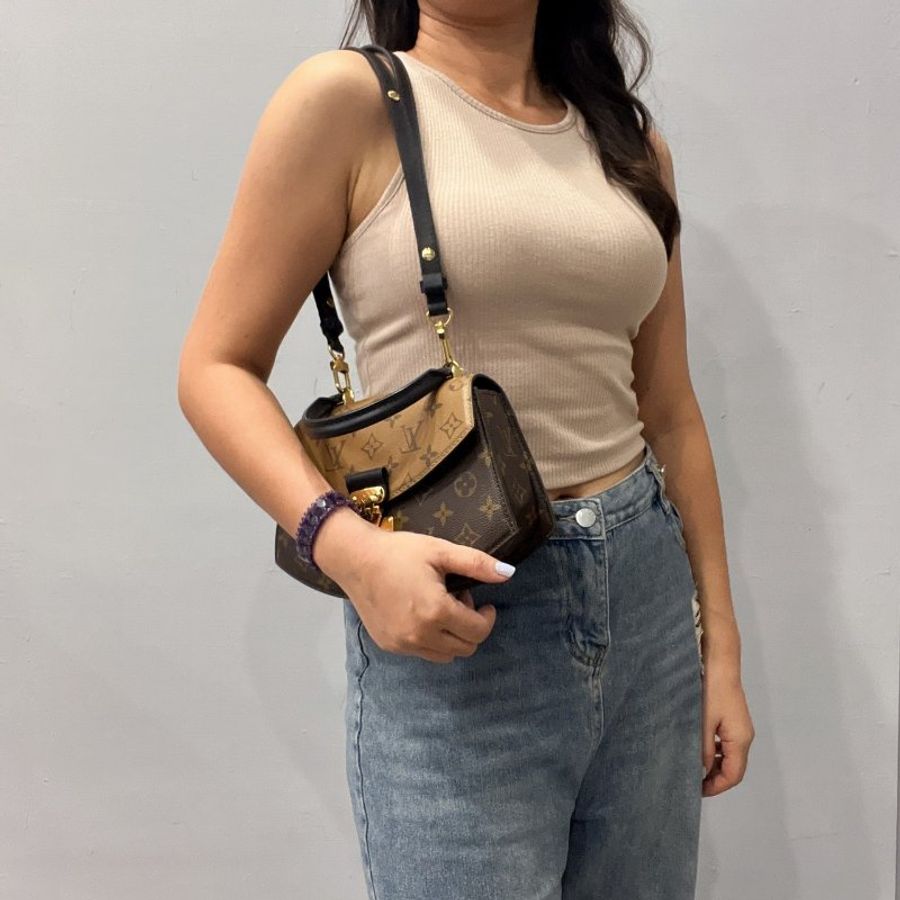 Louis Vuitton LV 字紋雙拼色TILSITT 扇形包/二用包/斜背包/手提包-11
