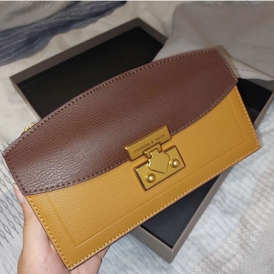 小CK CHARLES & KEITH WOC 鏈條 包包 皮夾 郵差包 造型 卡夾 錢包 斜揹包 肩背包 專櫃 正品-0