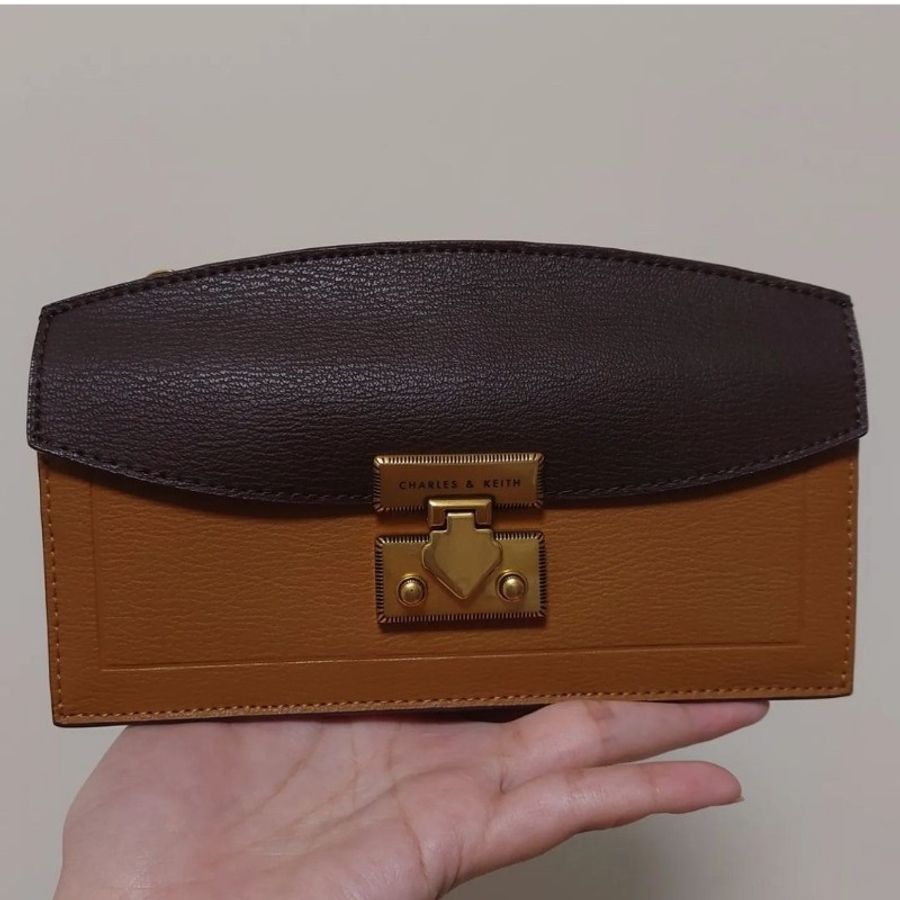 小CK CHARLES & KEITH WOC 鏈條 包包 皮夾 郵差包 造型 卡夾 錢包 斜揹包 肩背包 專櫃 正品-2