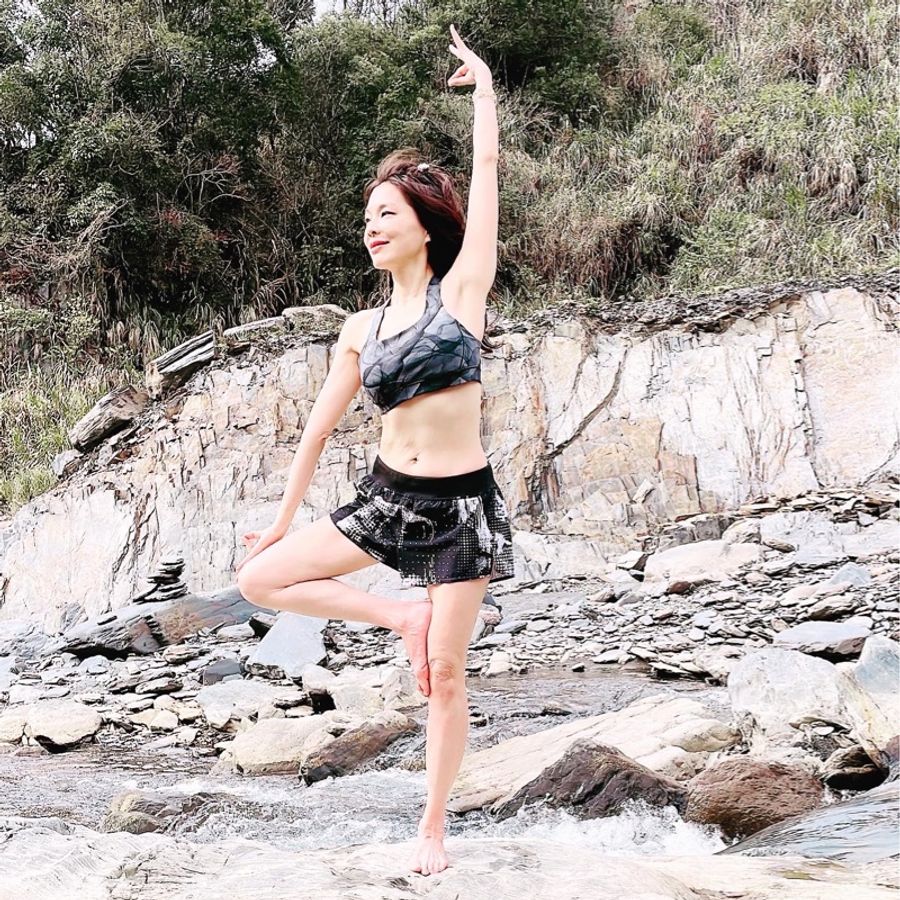 瑜伽老師出清🧘近全新二手正品lululemon黑白漸層款8號/瑜珈上衣/運動/健身/購買隨機贈瑜珈褲(看圖看內文)-13