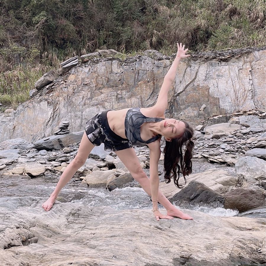 瑜伽老師出清🧘近全新二手正品lululemon黑白漸層款8號/瑜珈上衣/運動/健身/購買隨機贈瑜珈褲(看圖看內文)-14