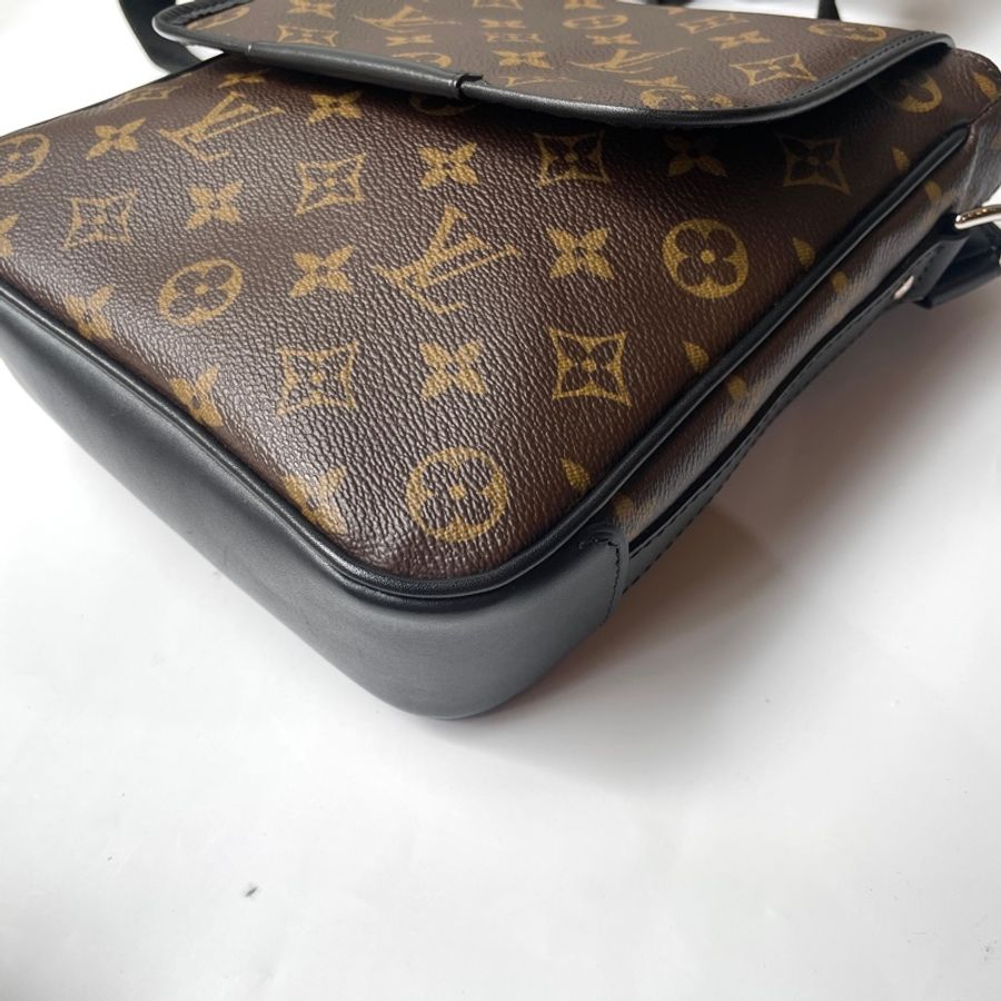 Louis Vuitton 原花黑色皮革滾邊斜背包 M56717-8