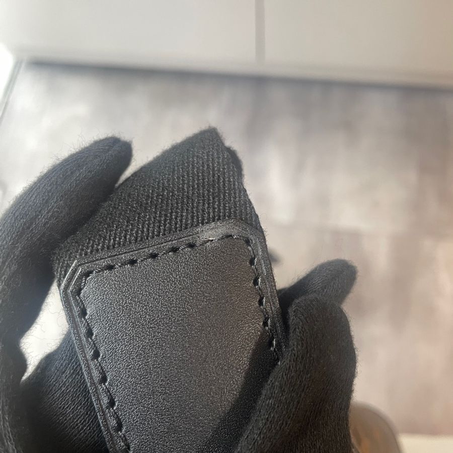 Louis Vuitton 原花黑色皮革滾邊斜背包 M56717-13