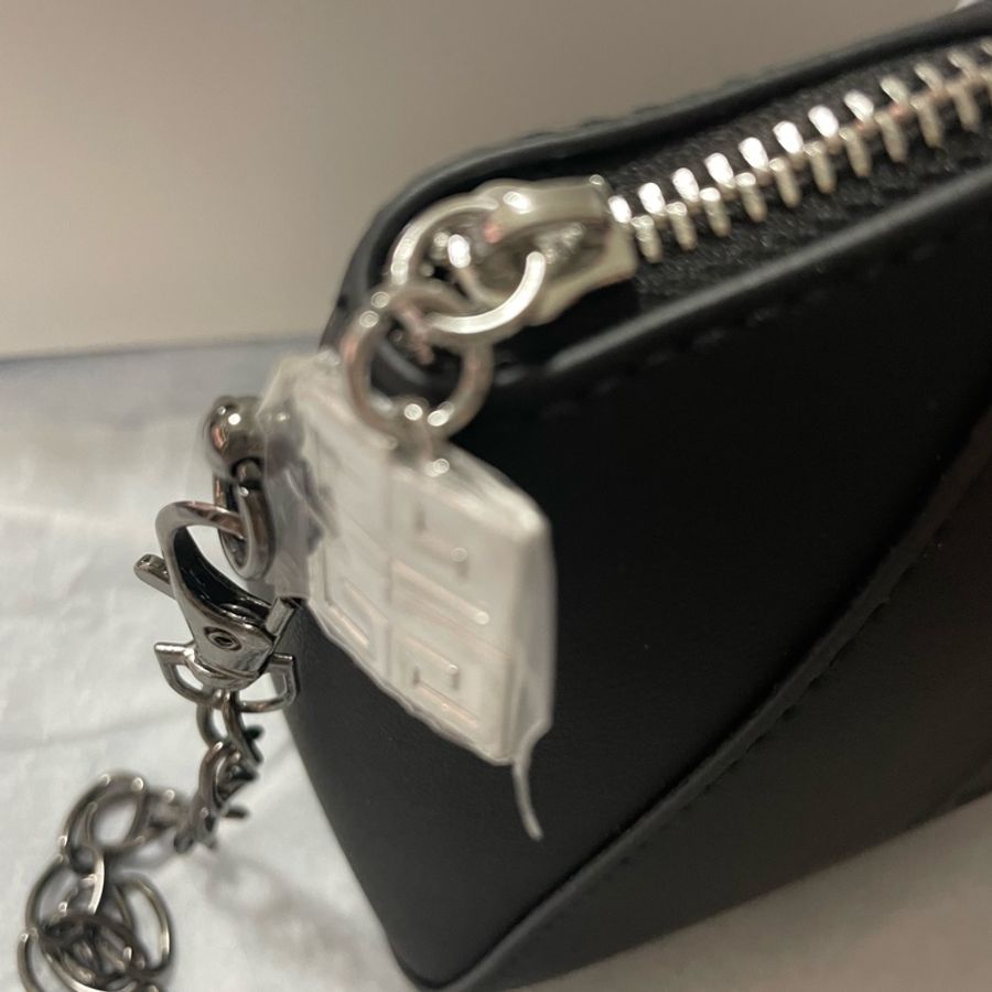 Givenchy紀梵希酷炫黑專櫃贈手拿包iconic black pouch(加鏈條)-6