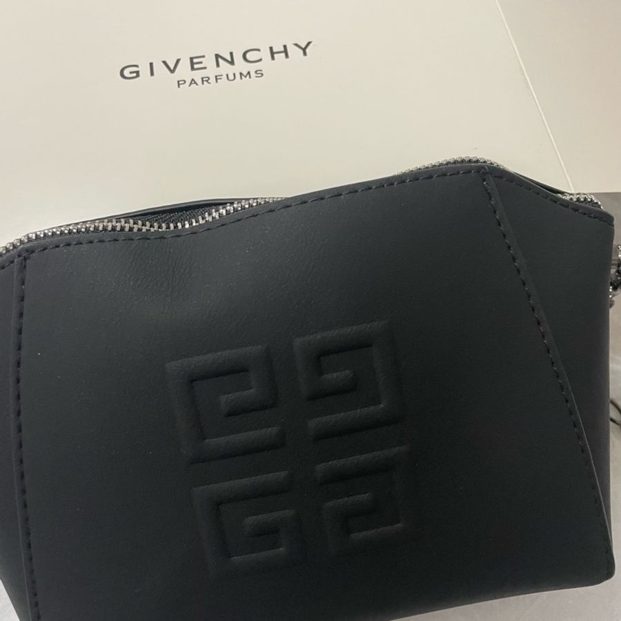 Givenchy紀梵希酷炫黑專櫃贈手拿包iconic black pouch(加鏈條)-7