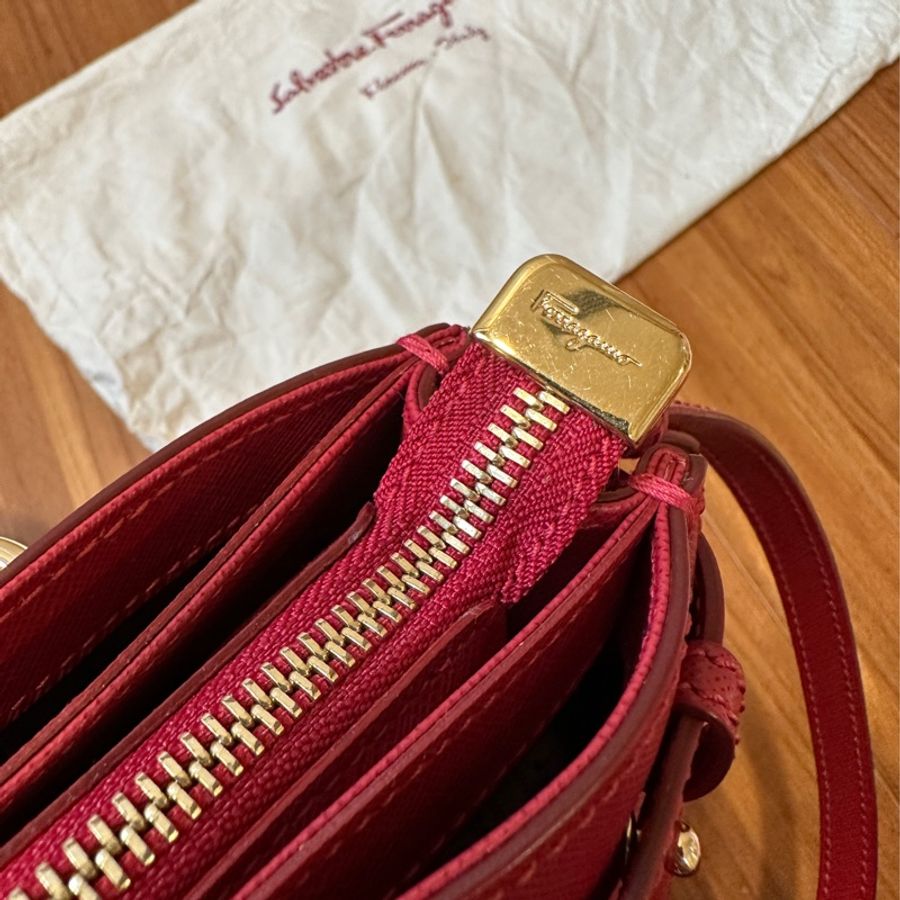 Salvatore ferragamo深紅色側背包小包-5