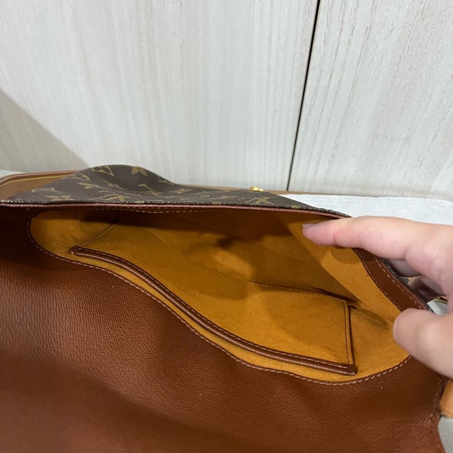 Lv側背橫式王菲包-5