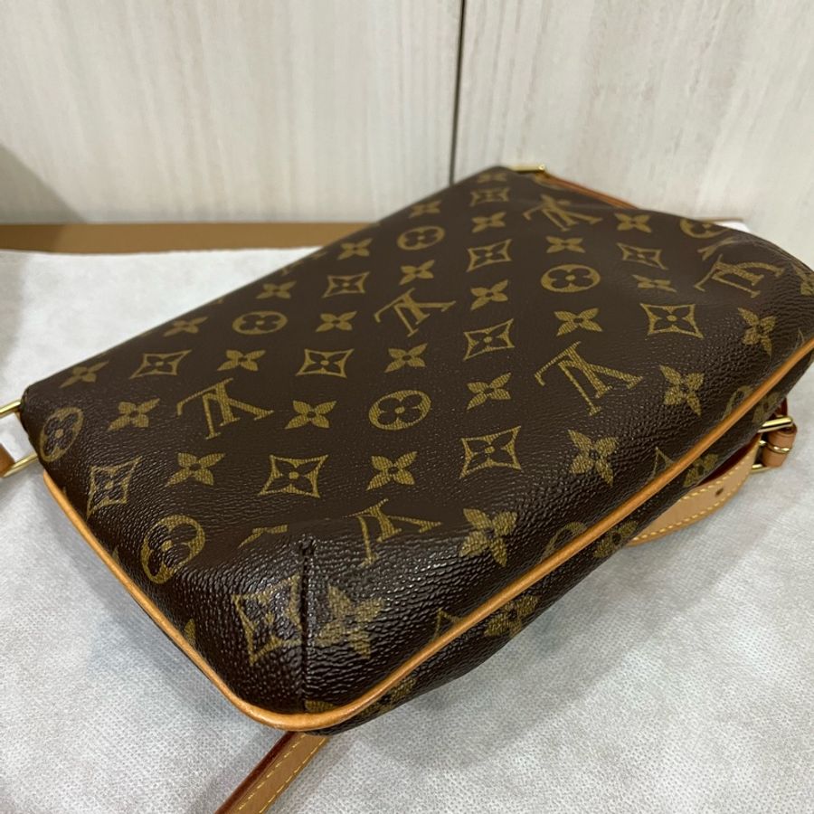 Lv側背橫式王菲包-12