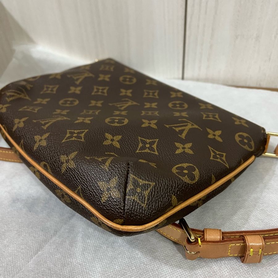 Lv側背橫式王菲包-18